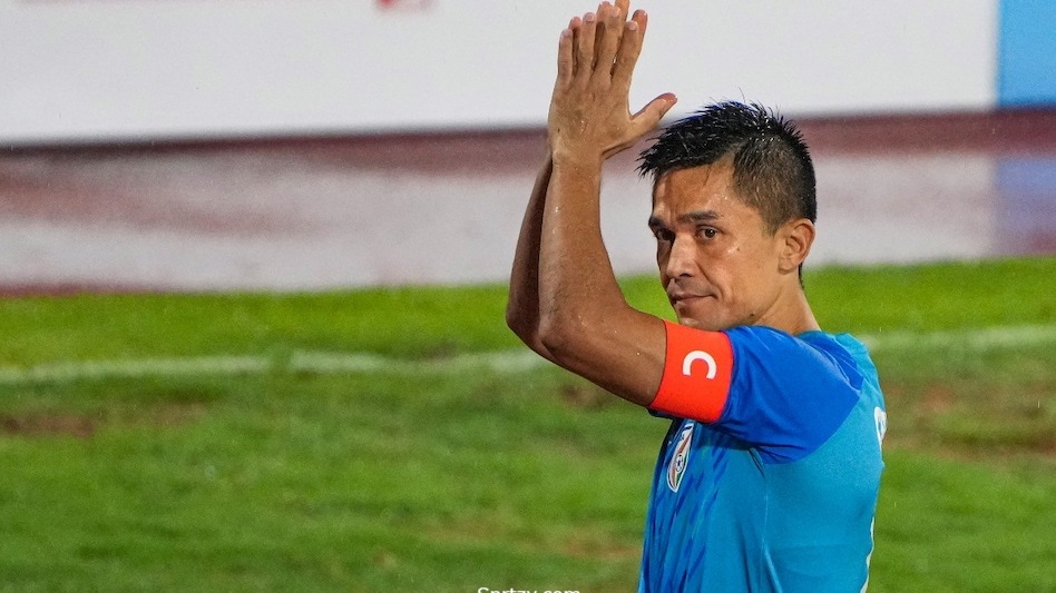 Indian football team captain Sunil Chhetri announces his retirement.