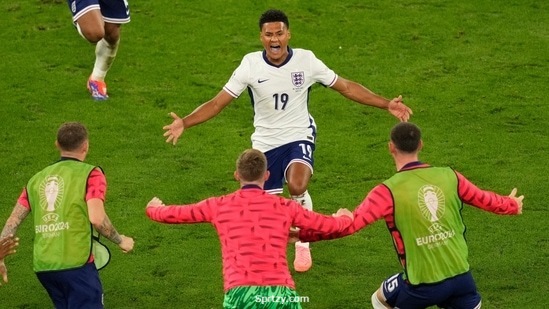 In the 90th minute, Walkins came to the rescue! England beat the Netherlands to reach the Euro 2-1 final.