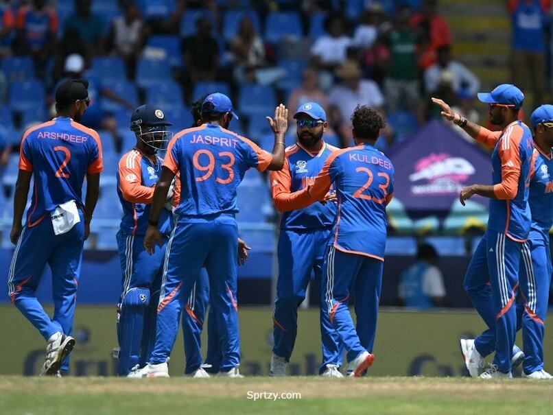 T20 World Cup-winning Indian team gets a warm welcome in Mumbai; tens of thousands wait to catch a glimpse of the players.