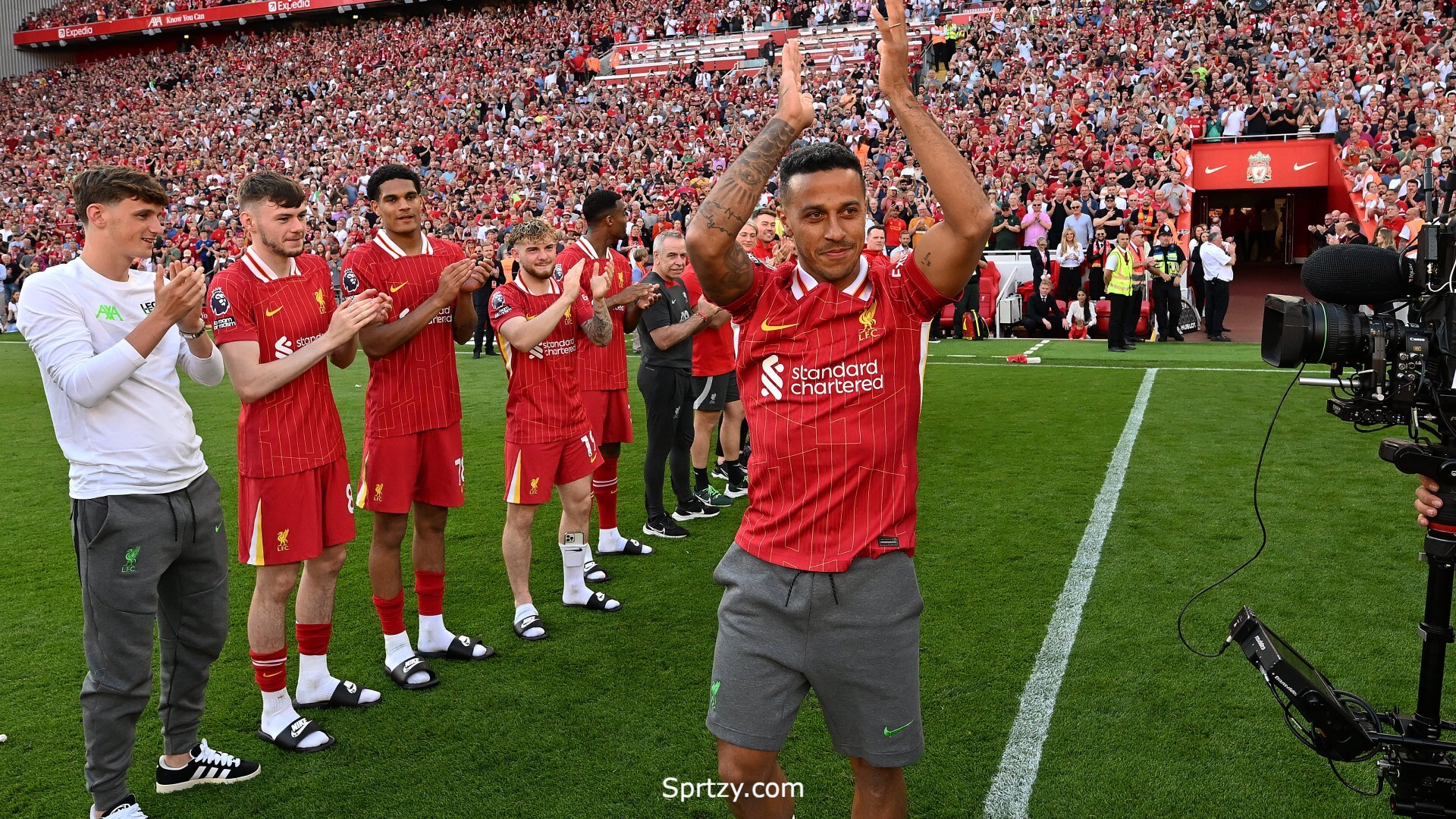 Spanish superstar Thiago Alcantara retires