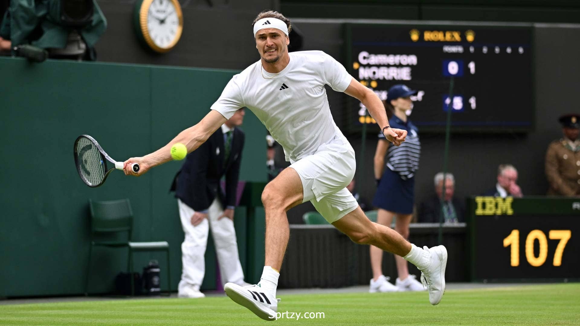 Wimbledon: Zverev moves forward